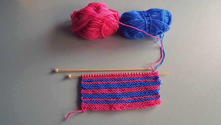 red and blue yarns