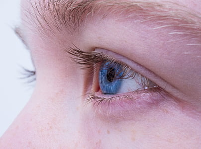 closeup photo of person's eye