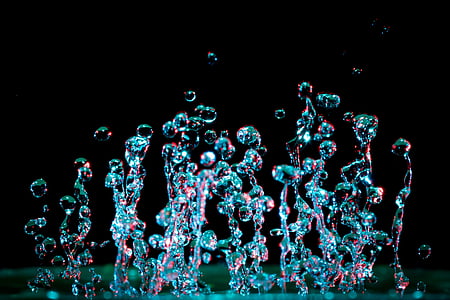 focus photo of blue and pink bubbles