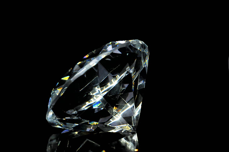 macro photography of clear gemstone