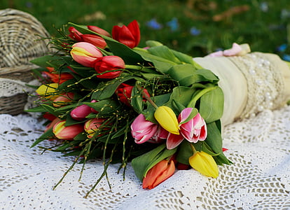 assorted-color flower bouquet