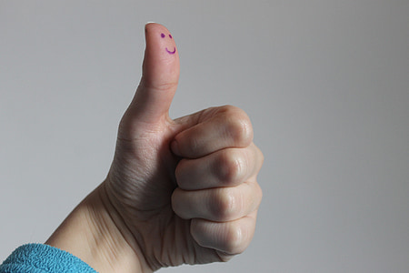 person doing thumbs up
