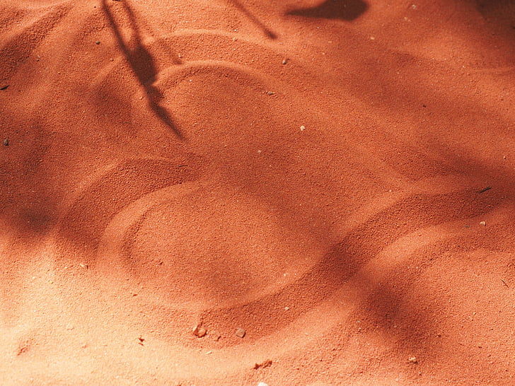 heart shape sand closeup photography