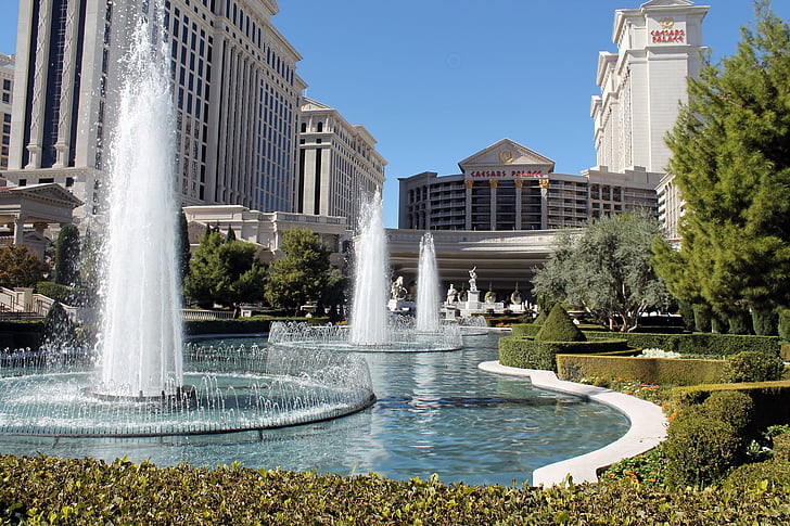 A fountain with statues photo – Free Las vegas Image on Unsplash