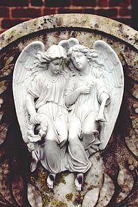 two angel statue during daytime