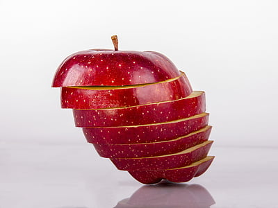 sliced honeycrisp apple