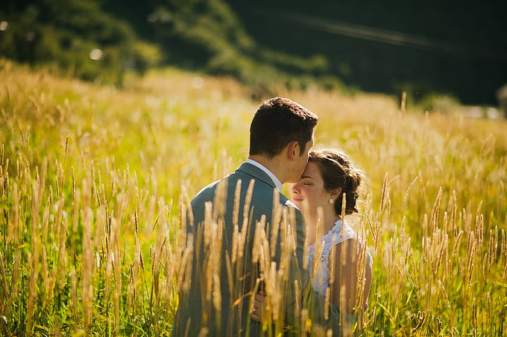 shallow focus photography of man and woman under sunny sky