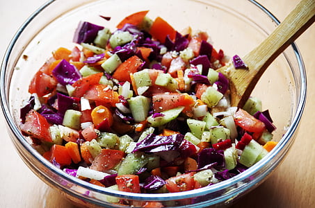 vegetable salad on clear glass bowl