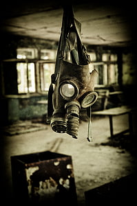 selective focus of hanged gas mask