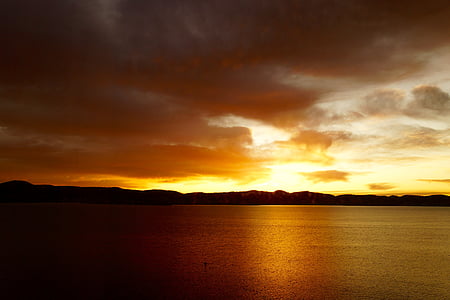 panoramic photography of horizon during golden hour