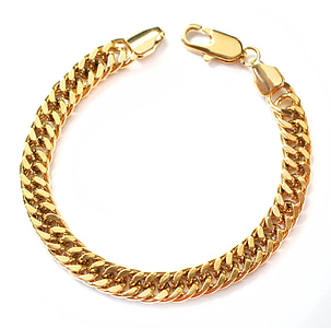 gold-colored chain bracelet