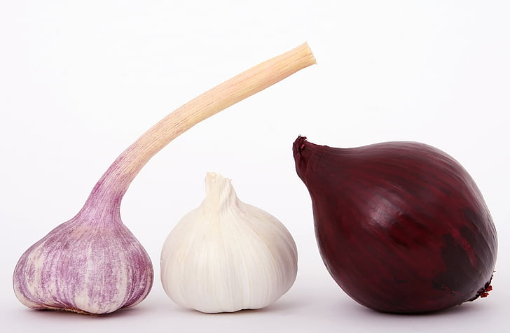 two red onions and white garlic bulb