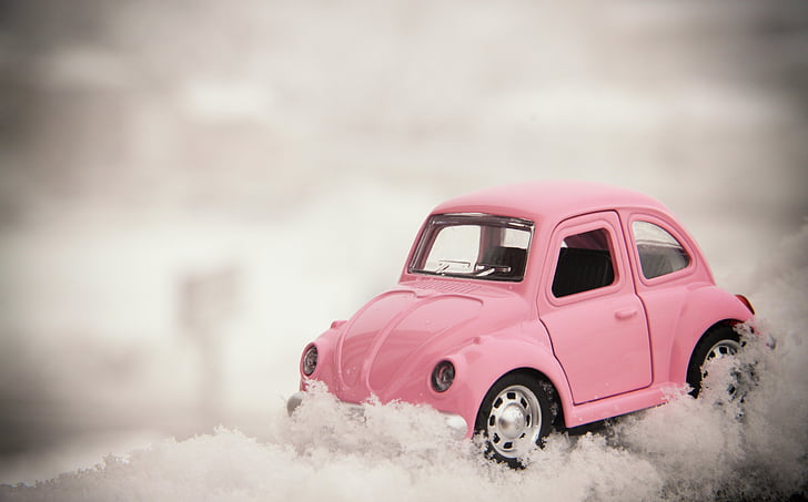 pink Volkswagen Beetle compact car die-cast selective focus photography