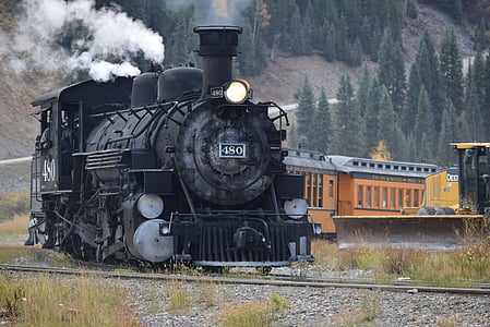 black 480 locomotive train