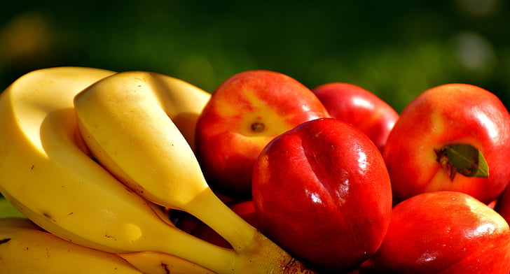 closeup photo of banana and apple fruits