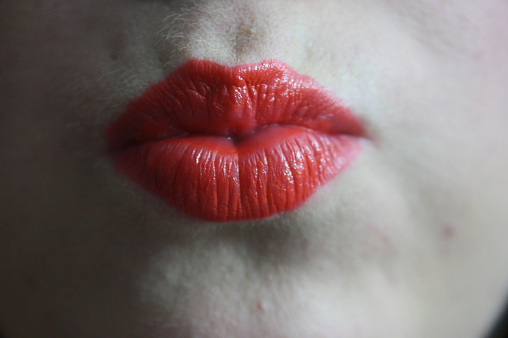 woman red lip