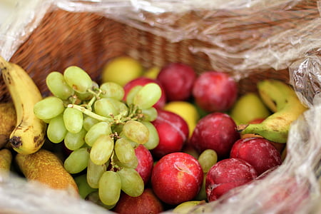 grapes, apples, and banana fruits