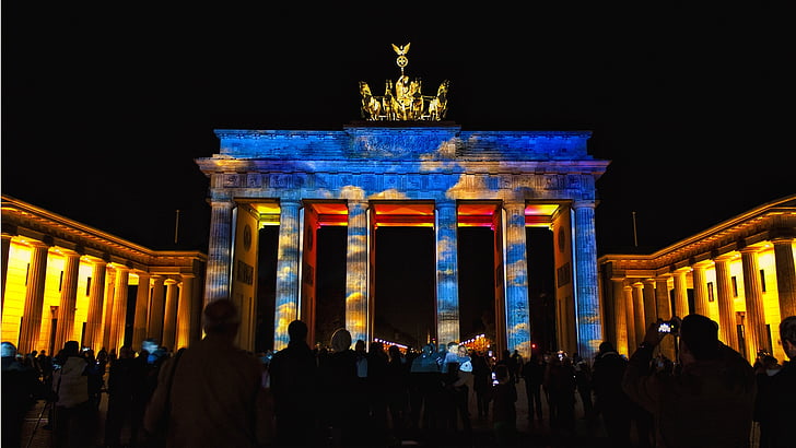 people at Brandenburg Gate at night