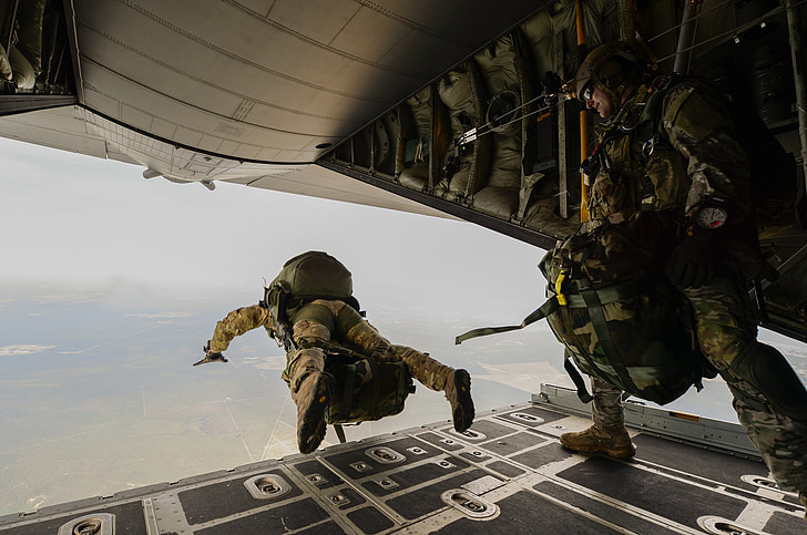 soldier skydiving