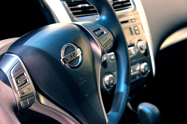 black Nissan steering wheel on focus photo