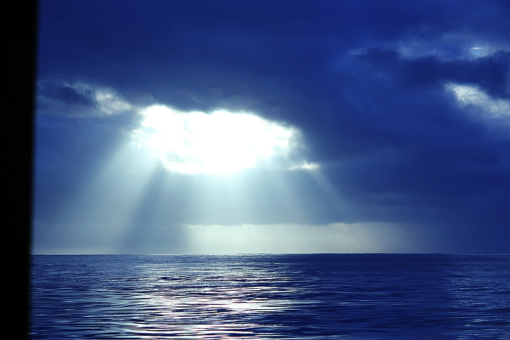light rays on body of water during daytime