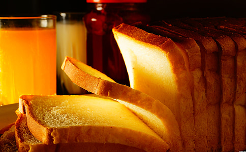 shallow focus photography of sliced bread
