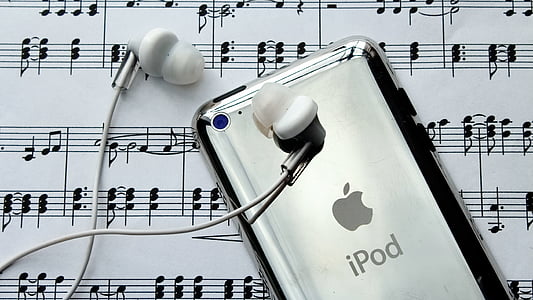 silver iPod Touch and earbuds
