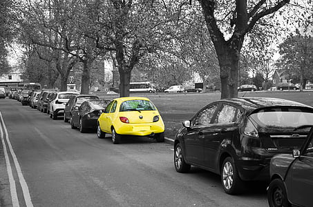 selective color of yellow car