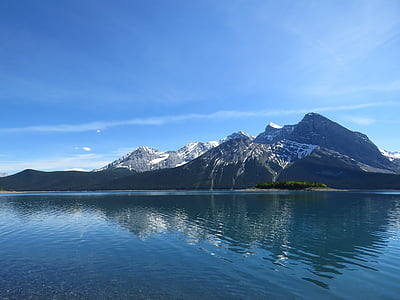 mountain near body of water during daytime