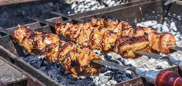 close-up photography of meat grilled on charcoal grill at daytime
