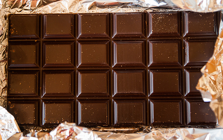 close-up photography of chocolate bar