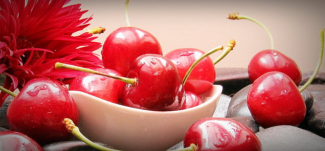 close-up photo of red cherries