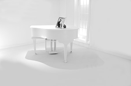 white grand piano