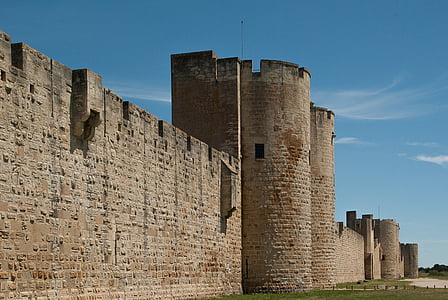 beige castle gate during daytime