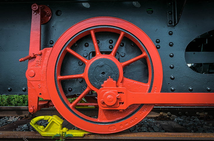 red and black train wheel closeup photography