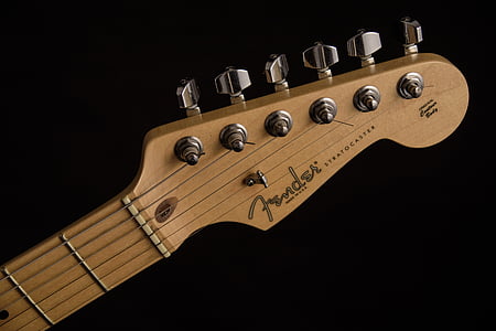 brown Fender Stratocaster headstack