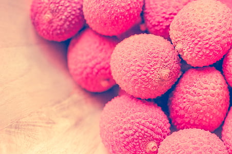 close-up photography of lychee fruits