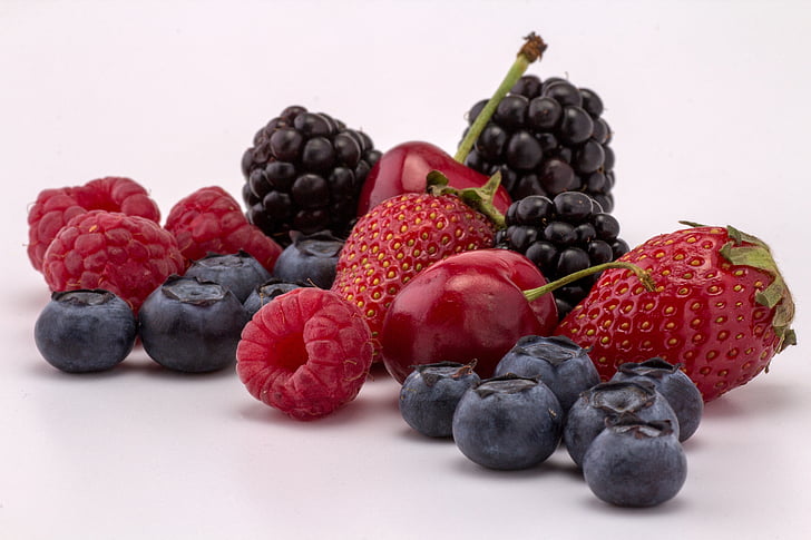 blueberries and raspberries graphic wallpaper