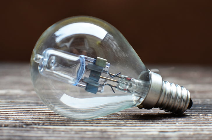 shallow focus photography of clear light bulb during daytime