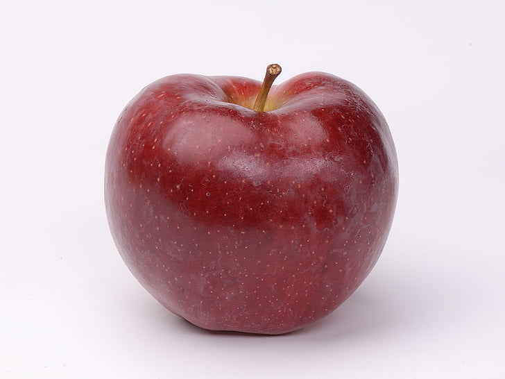 red apple close-up photo