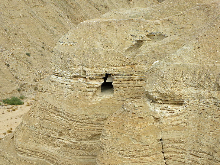 brown rock hole