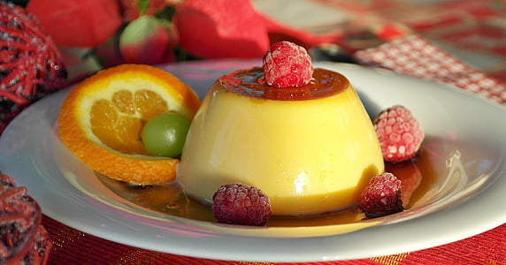 yellow pudding with red fruits