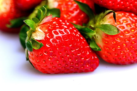 photography of strawberry fruits