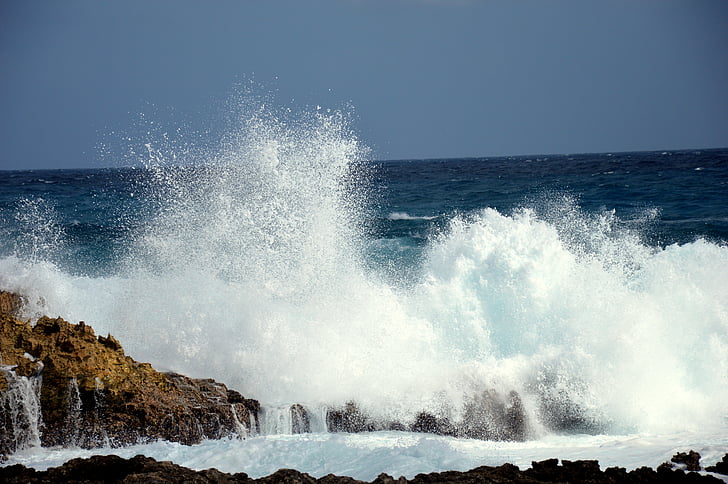 sea crashing on rocks