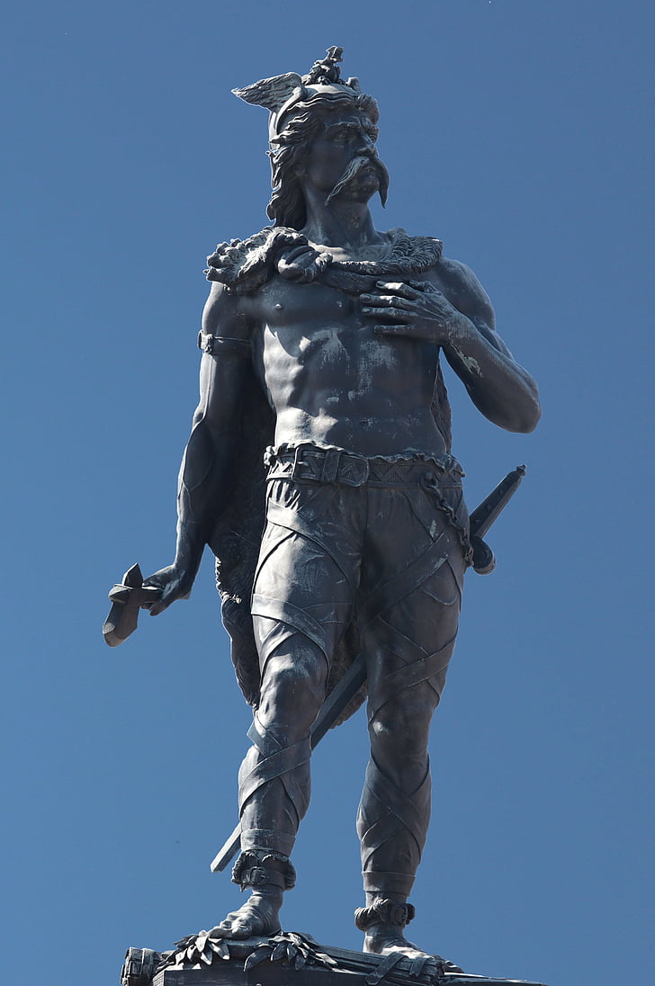 ambiorix, statue, tongeren, celtic king, eburonen, leader
