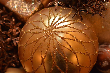 macro photography of brown bauble