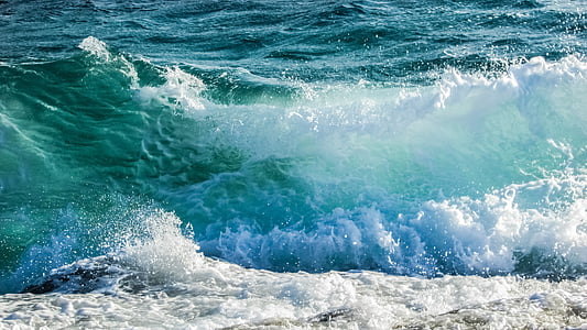 photography of ocean wave during daytime