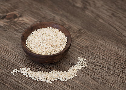 rice grains on wooden bowl