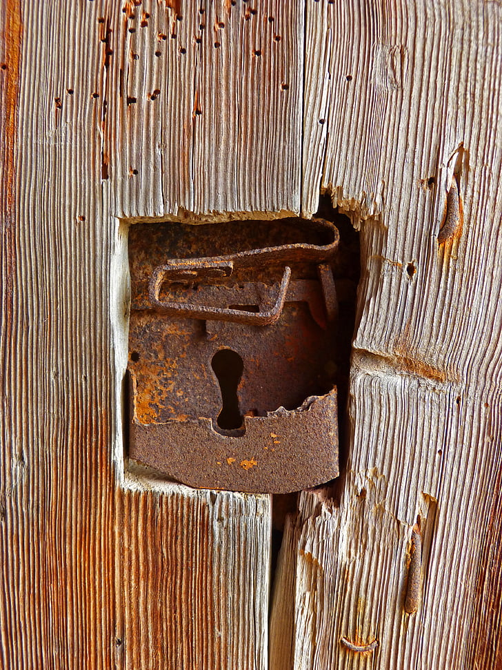 brown rusted keyhole