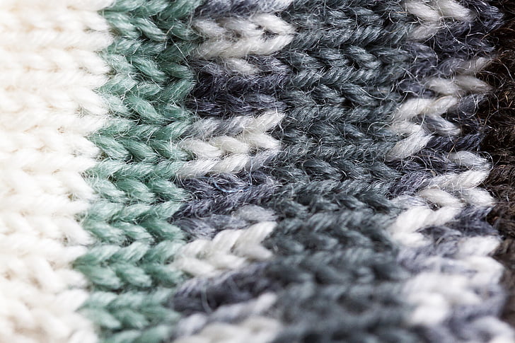 closeup photo of white and gray crochet